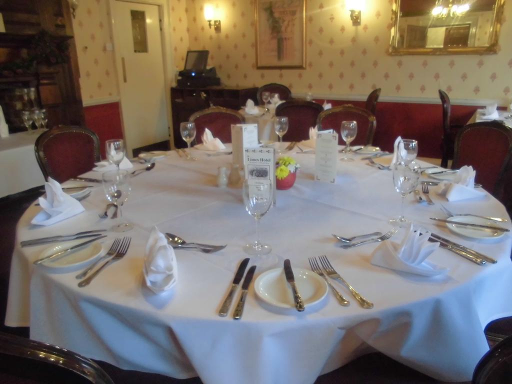 Limes Hotel Needham Market Extérieur photo
